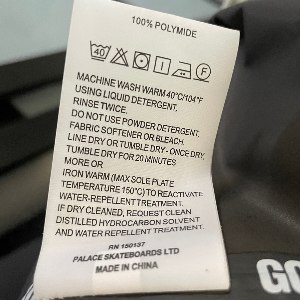 Palace x Goretex 2 in 1 Parka - Picture 3 of 5